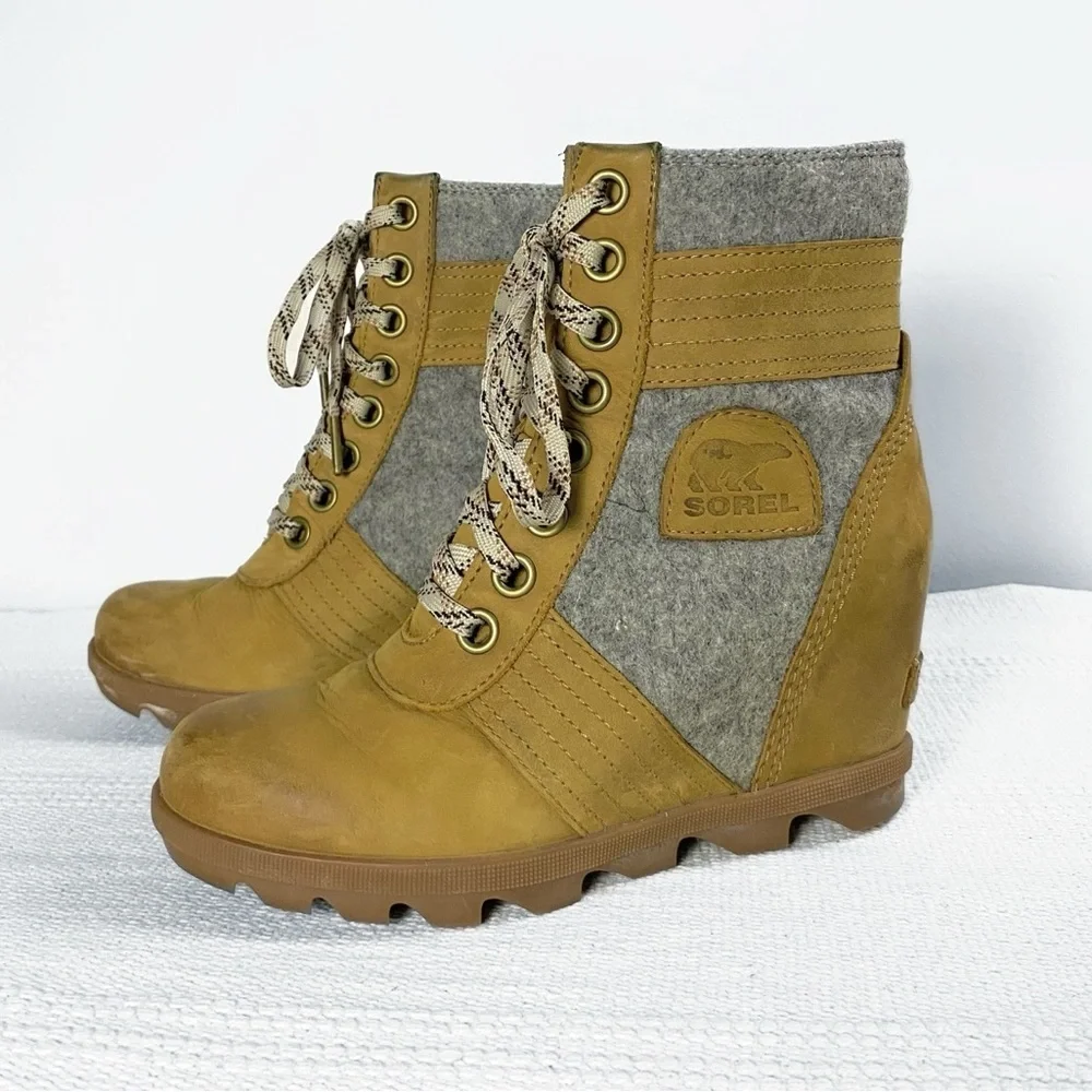 SOREL Lexie Wedge Weather Boots in Camel Brown Womens size 6